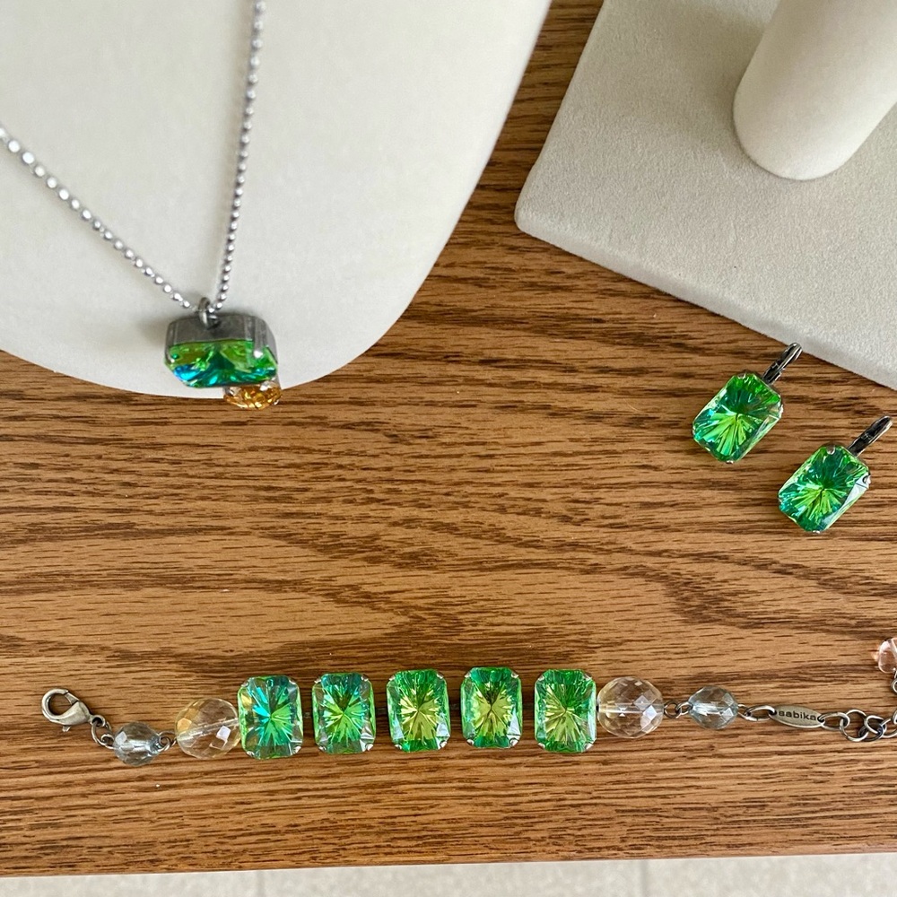 Sabika Rise Collector’s Bracelet with Green & Gold Swarovski Crystals S21